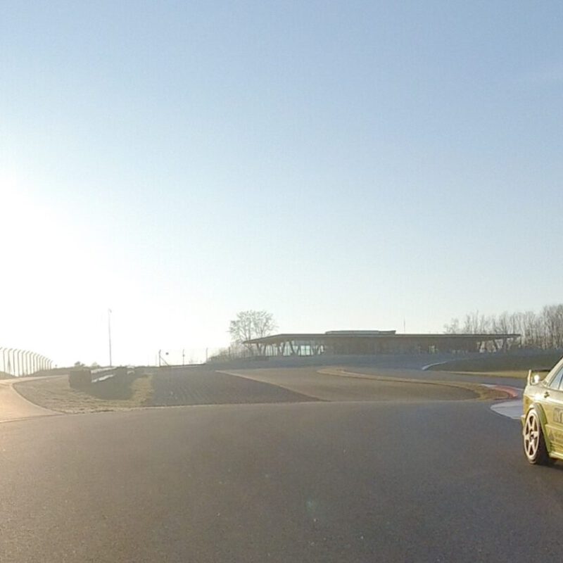 Sechs Stunden pures Fahrvergnügen für 499,00 EUR: Beim offiziellen Testtag der TOURENWAGEN LEGENDEN am BILSTER BERG sind noch Plätze frei.